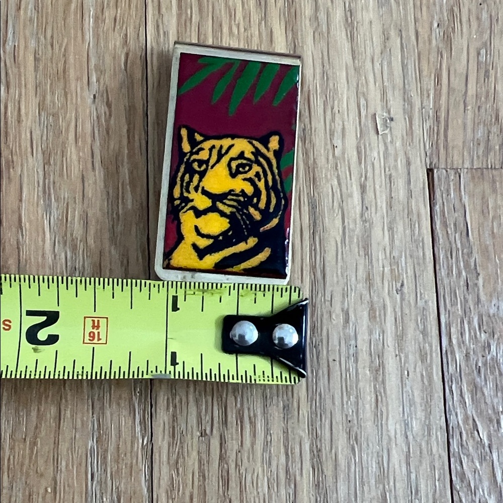 1970's Vintage Tiger Design Money Clip GUC ❤️ - Picture 5 of 5